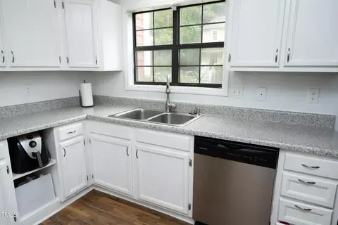 Kitchen - 55 Willow Bridge Dr, Durham, NC 27707 photo 3 of 4