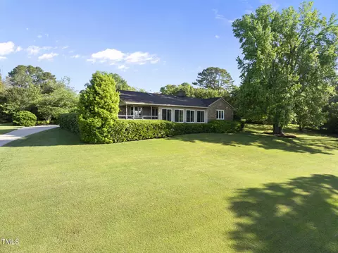 9 Lakeview Dr, Sanford, NC 27332