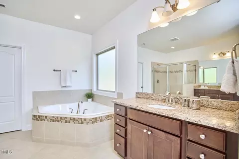 Bath - 1808 Capstone Dr, Durham, NC 27713 photo 2 of 8