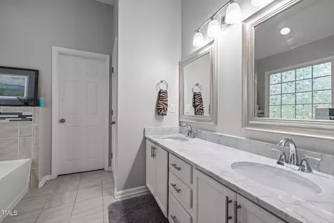 Bath - 1204 Benoit Pl, Apex, NC 27502 photo 3 of 4