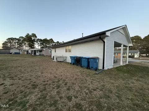Exterior - 109 Pine St, Dunn, NC 28334 photo 3 of 4