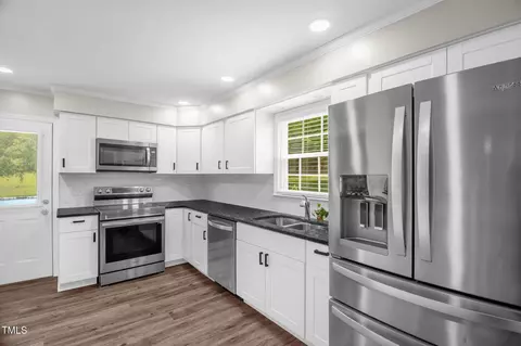 Kitchen - 658 Drumheller Rd, Clemmons, NC 27012 photo 1 of 4