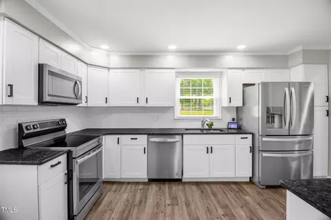 Kitchen - 658 Drumheller Rd, Clemmons, NC 27012 photo 4 of 4