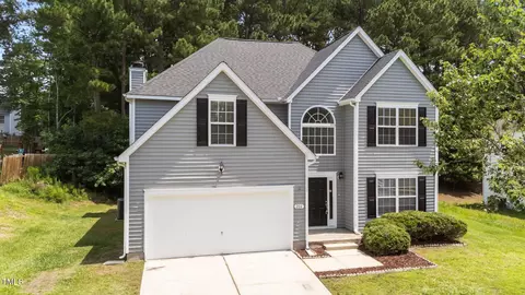 204 Trevor Ridge Dr, Holly Springs, NC 27540
