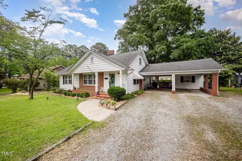 903 S 2nd St, Smithfield, NC 27577 photo 2