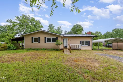 1012 Roxboro St, Haw River, NC 27258