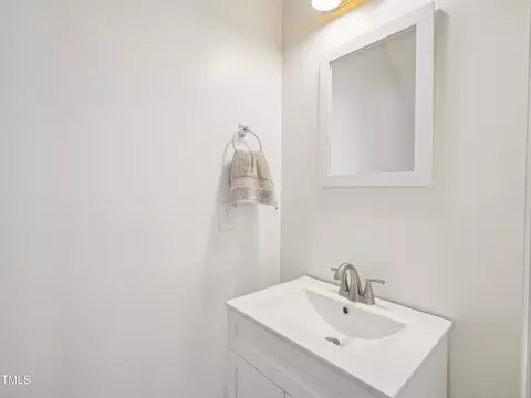 Bath - 13 Pegram Ct, Durham, NC 27703 photo 3 of 3