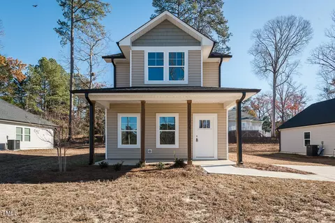 105 Ambergate Ct, Rocky Mount, NC 27804