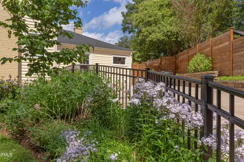 Exterior - 800 E Forest Hills Blvd, Durham, NC 27707 photo 21 of 32