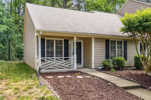 17 Crystal Oaks Ct, Durham, NC 27707