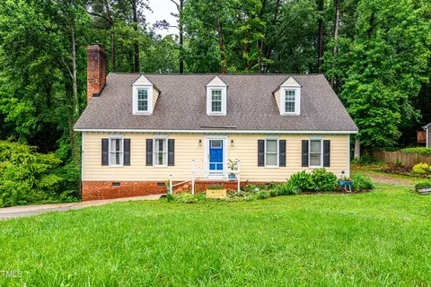 210 Dutchess Dr, Cary, NC 27513