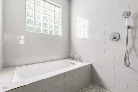 Bath - 601 Culpepper Ct, Durham, NC 27712 photo 3 of 7