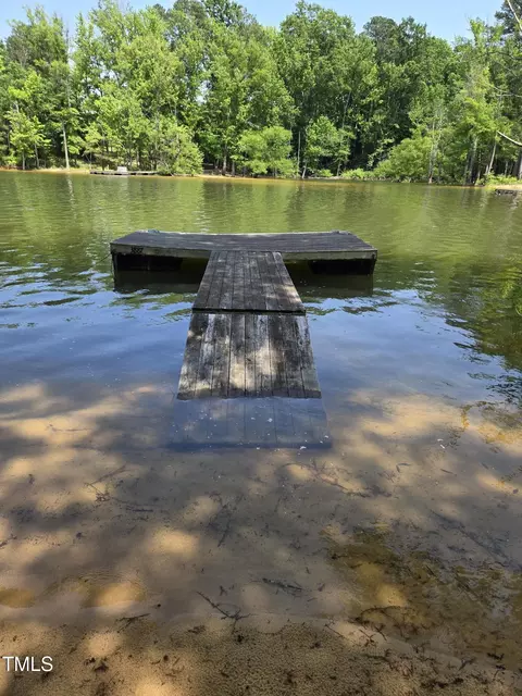 122 Fish Bite Ln, Clarksville, VA 23927