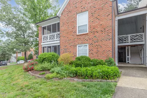 1002 Kingswood Dr #A, Chapel Hill, NC 27517