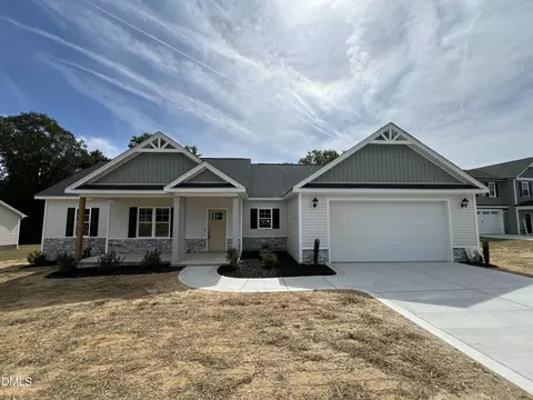 208 Creeks Edge Dr, Pikeville, NC 27863