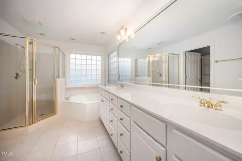 Bath - 1401 Brewer Jackson Ct, Wake Forest, NC 27587 photo 1 of 2