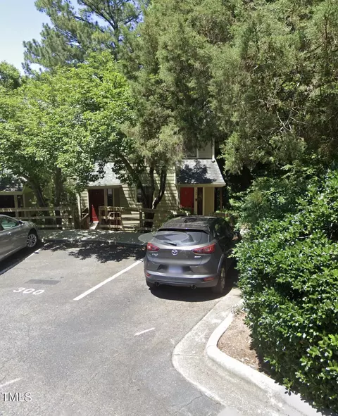 300 Cedarwood Ln, Carrboro, NC 27510