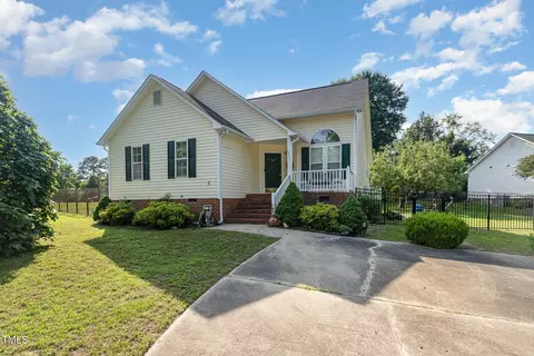 1211 Azalea Dr, Zebulon, NC 27597