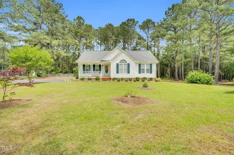 110 Phyllis Dr, Benson, NC 27504