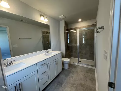 Bath - 239 Paramount Dr, Smithfield, NC 27577 photo 2 of 2