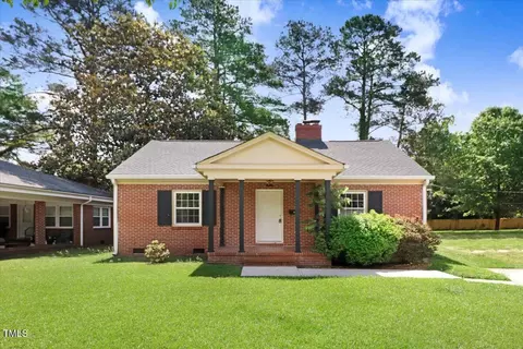 905 S 1st St, Smithfield, NC 27577