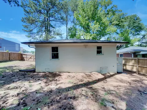 600 Cecil St, Durham, NC 27707 photo 8