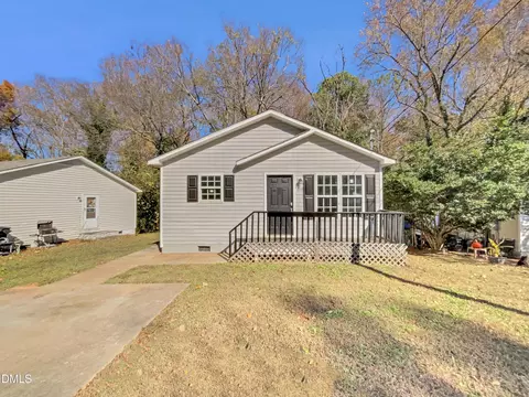 216 E Hinton St, Clayton, NC 27520
