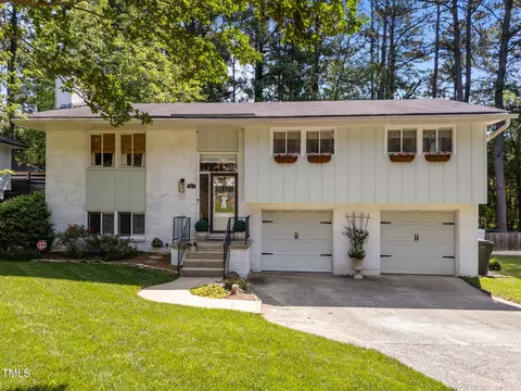 3620 Arrowwood Dr, Raleigh, NC 27604