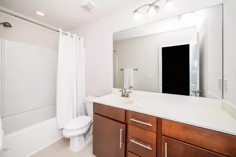 Bath - 114 Constitution Dr, Durham, NC 27705 photo 2 of 4