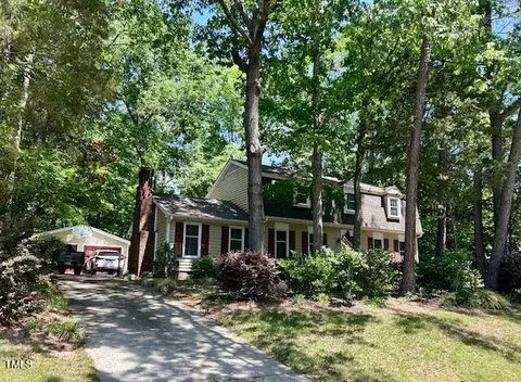 702 Longleaf Dr, Chapel Hill, NC 27517