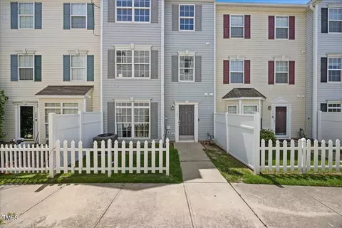 8630 Neuse Lndg #105, Raleigh, NC 27616