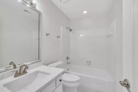 Bath - 5121 Ten Point Trl, Wake Forest, NC 27587 photo 5 of 7