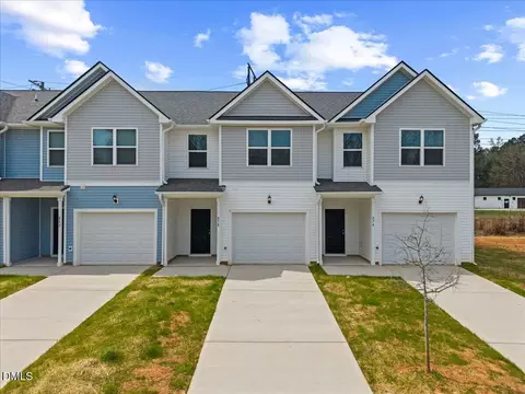 878 John St, Clayton, NC 27520