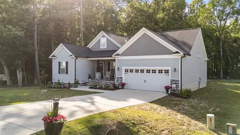 176 Lowery Ln, Benson, NC 27504 photo 4