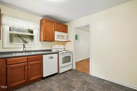 Kitchen - 912 Dixie Trl, Raleigh, NC 27607 photo 3 of 4