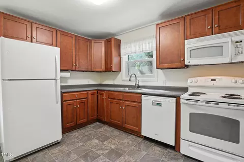 Kitchen - 912 Dixie Trl, Raleigh, NC 27607 photo 2 of 4