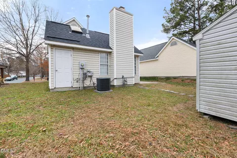 Exterior - 505 Stratton Way, Durham, NC 27704 photo 3 of 4
