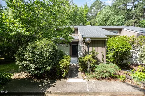 16 Tottenham Ln #16, Chapel Hill, NC 27517