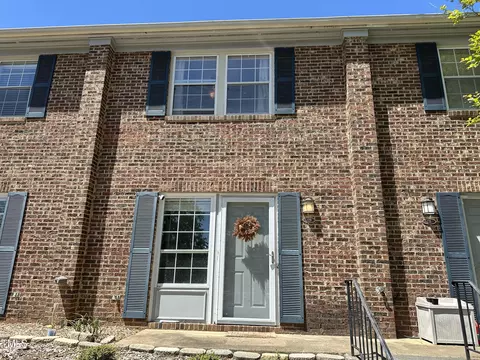 129 Friar Ln, Carrboro, NC 27510