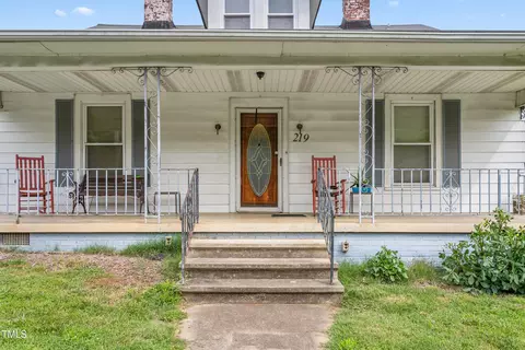 219 W Parker St, Graham, NC 27253