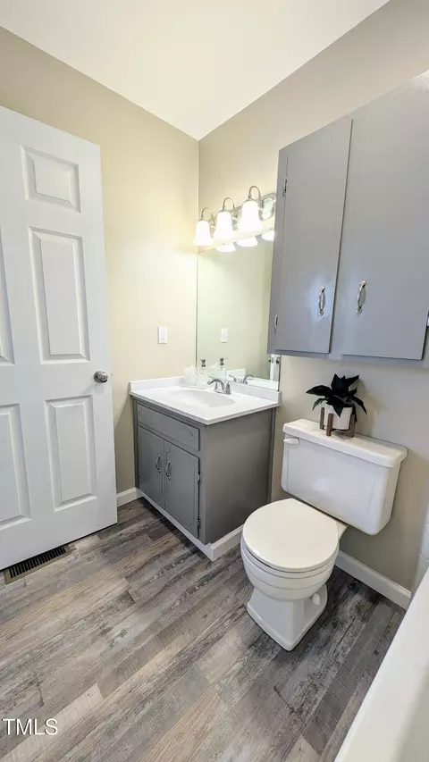 Bath - 1602 Fairground Rd, Dunn, NC 28334 photo 4 of 4