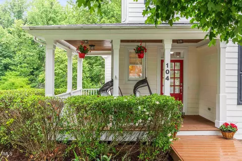 104 Edgewater Cir, Chapel Hill, NC 27516
