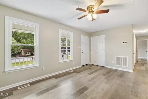366 E Smithfield St, Angier, NC 27501 photo 4