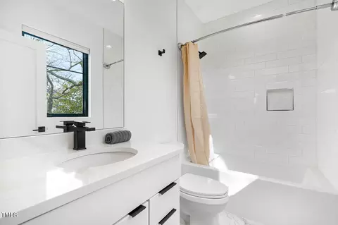 Bath - 211 W Corporation St, Durham, NC 27701 photo 3 of 8