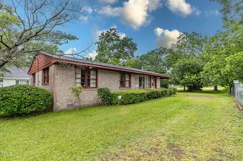 311 E Hillsboro St, Mount Olive, NC 28365