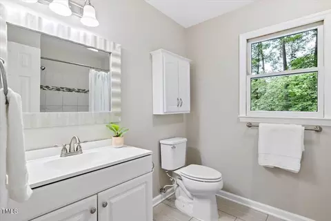Bath - 14 Gloucester Ct, Durham, NC 27713 photo 2 of 4