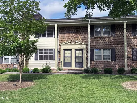 1002 Willow Dr #37, Chapel Hill, NC 27514