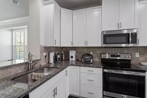 Kitchen - 1001 Drayman Pl, Apex, NC 27502 photo 3 of 4