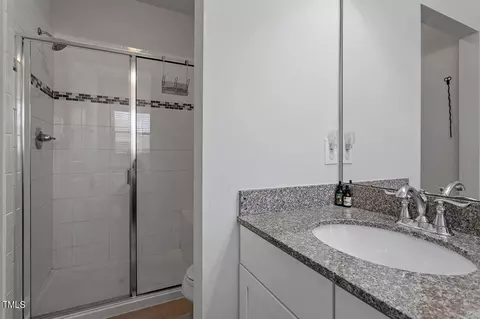 Bath - 1001 Drayman Pl, Apex, NC 27502 photo 4 of 7