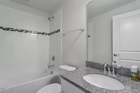 Bath - 1001 Drayman Pl, Apex, NC 27502 photo 5 of 7